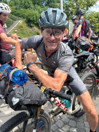 NA MÍLE VŽDY PŘI SÍLE AŽ DO CÍLE 🚴‍♂️💥 Vašek z JUVACYKLA odstartoval extrémní závod 1000 mil! 🔥 Sleduj jeho dobrodružství...